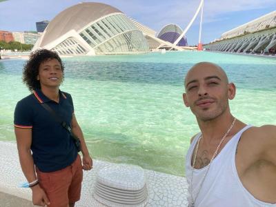 641808271: Chico busca chica en Barcelona