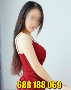 688188069: Chica busca chico en Barcelona