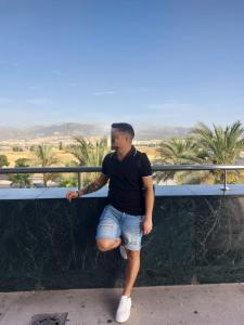 674364619: Chico busca chica en Granada