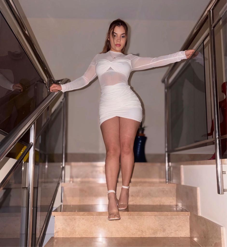 Chica busca chico en Ibiza: Chica busca chico