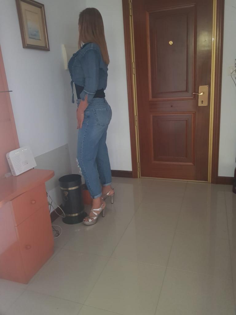 Chica busca chico en Ibiza: 