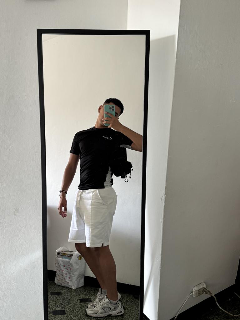 Chico busca chica en Sevilla: 