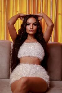 647308043: Chica busca chico en Barcelona