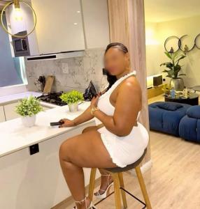 615421041: Chica busca chico en Sevilla