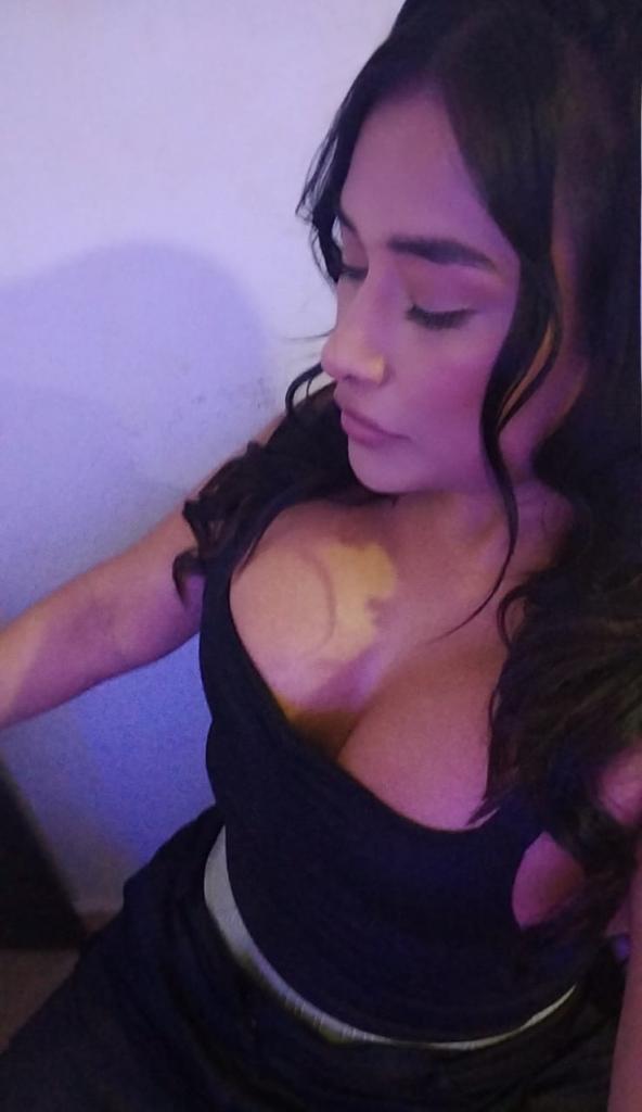 649333907: Chica busca chico en Sevilla