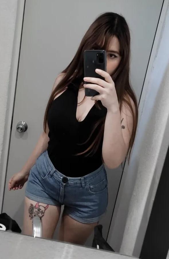 614438827: Chica busca chico en Gerona