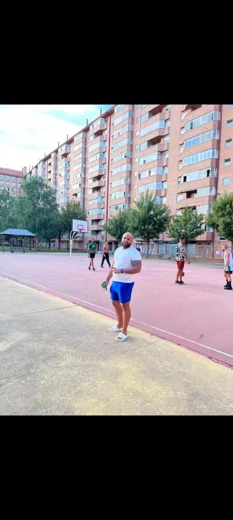 Chico busca chica en León: 