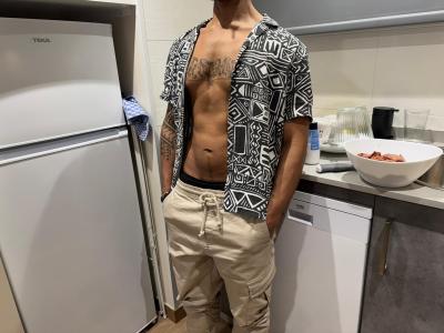 635228468: Chico busca chica en Pontevedra