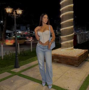 647206944: Chica busca chico en Cáceres