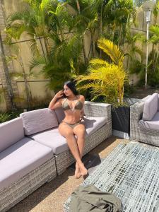 663871155: Chica busca chico en Barcelona