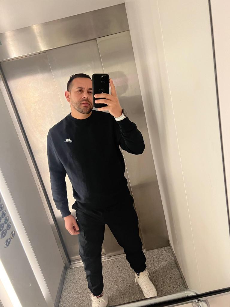 Chico busca chica en Granada: 