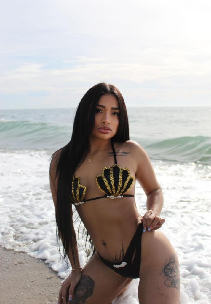 Chica busca chico en Alicante: Chica busca chico