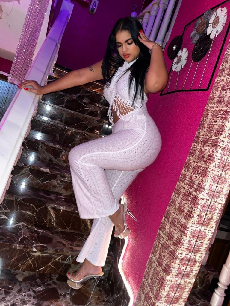 Chica busca chico en Granada: Chica busca chico