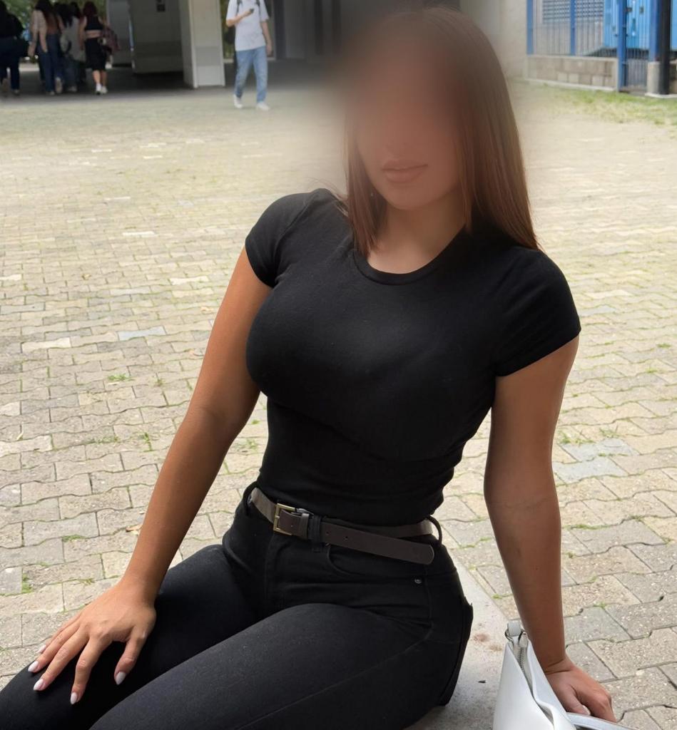 612247182: Chica busca chico en La Coruña