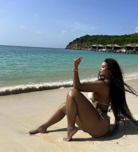 677460558: Chica busca chico en Madrid