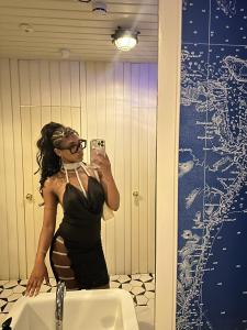 645661207: Chica busca chico en Barcelona