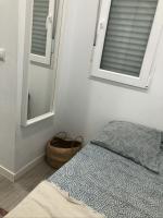 689716218: Chica busca chico en Madrid