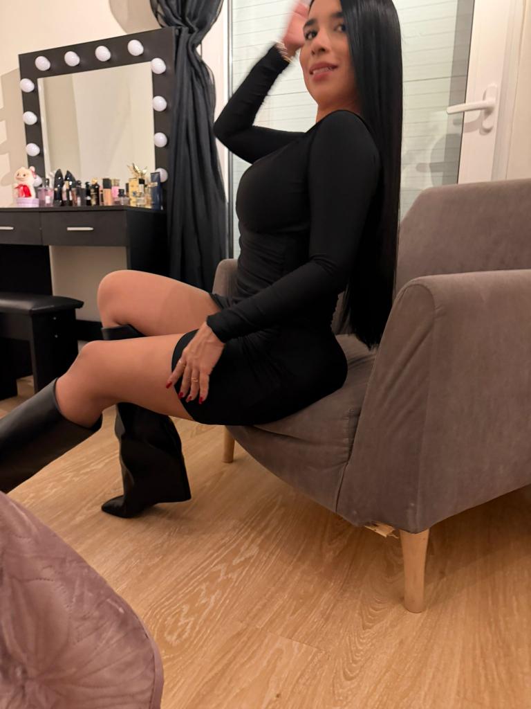 645227991: Chica busca chico en Barcelona