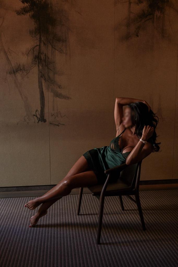 611264061: Chica busca chico en Barcelona