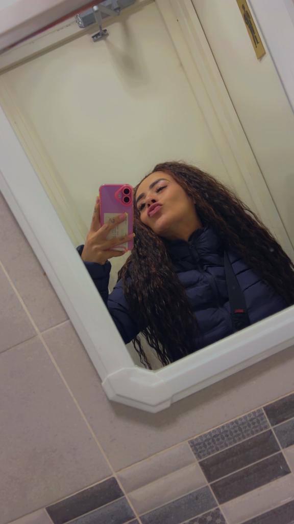 667076873: Chica busca chico en Barcelona