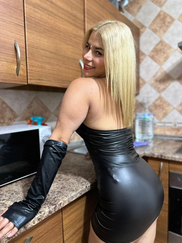 Chica busca chico en Cádiz: 