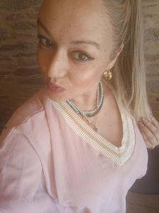 613958151: Chica busca chico en La Coruña