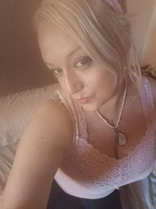 613958151: Chica busca chico en La Coruña