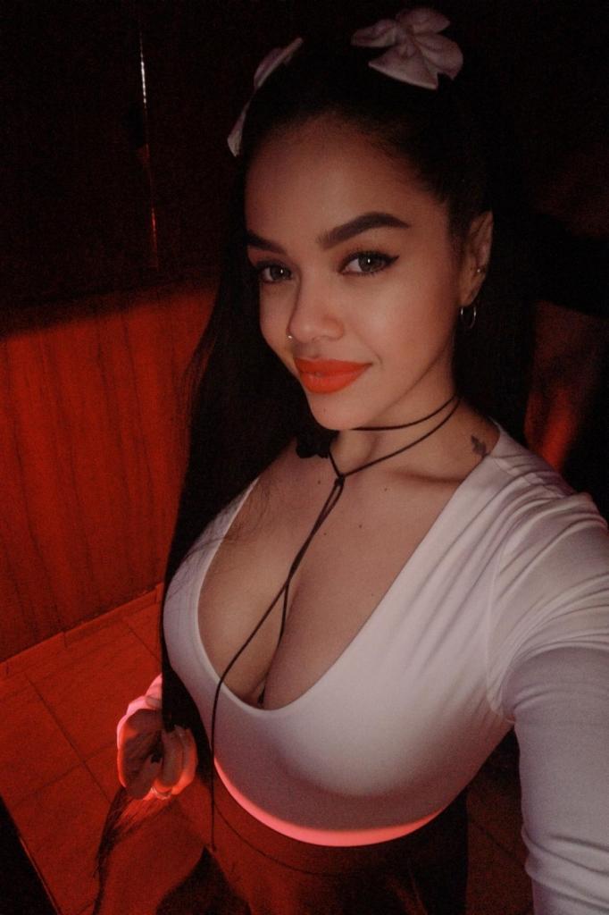 676463299: Chica busca chico en Pontevedra