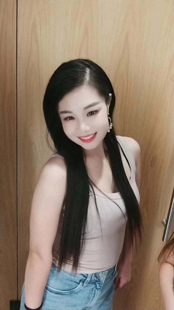 670693639: Chica busca chico en Valencia