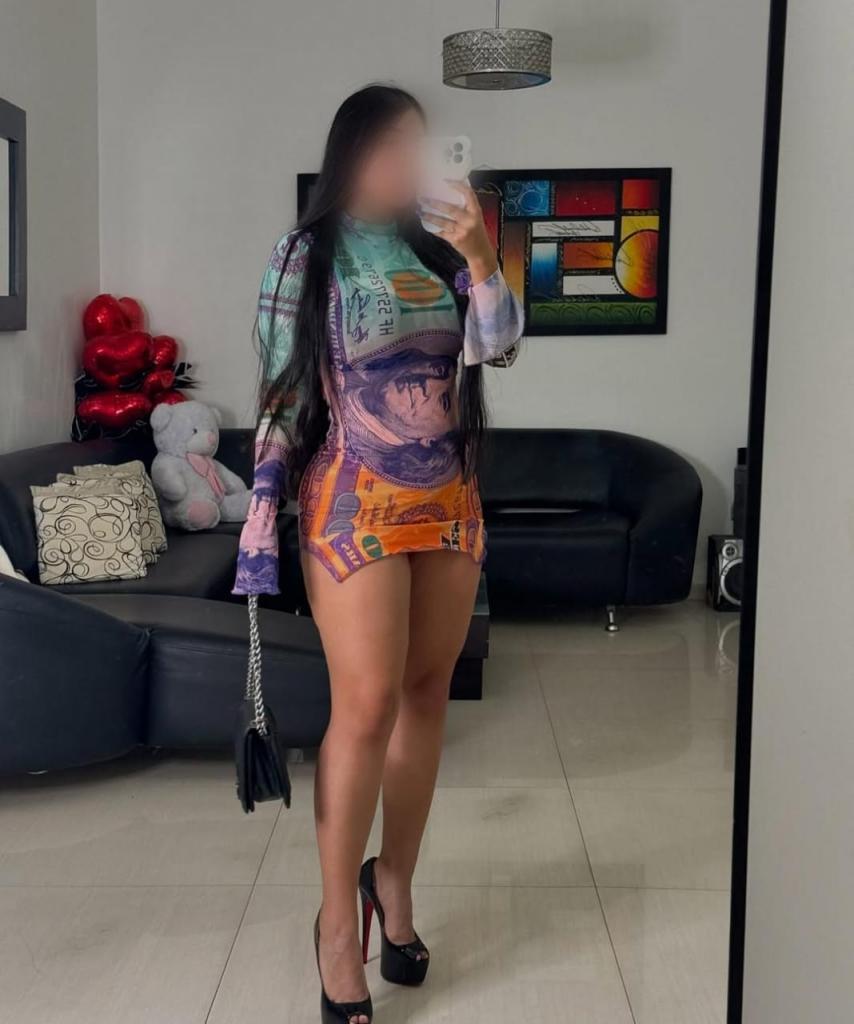 647781708: Chica busca chico en Barcelona