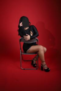 647781560: Chica busca chico en Barcelona