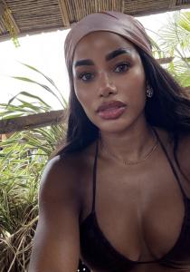 747860564: Chica busca chico en Madrid