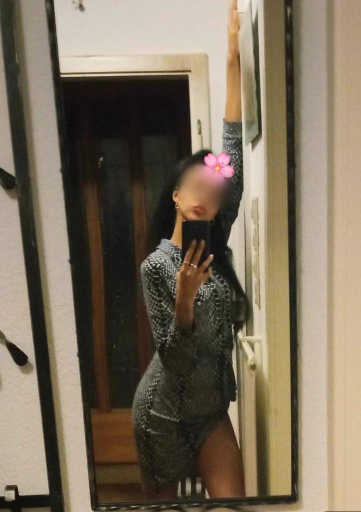 613767340: Chica busca chico en Pontevedra