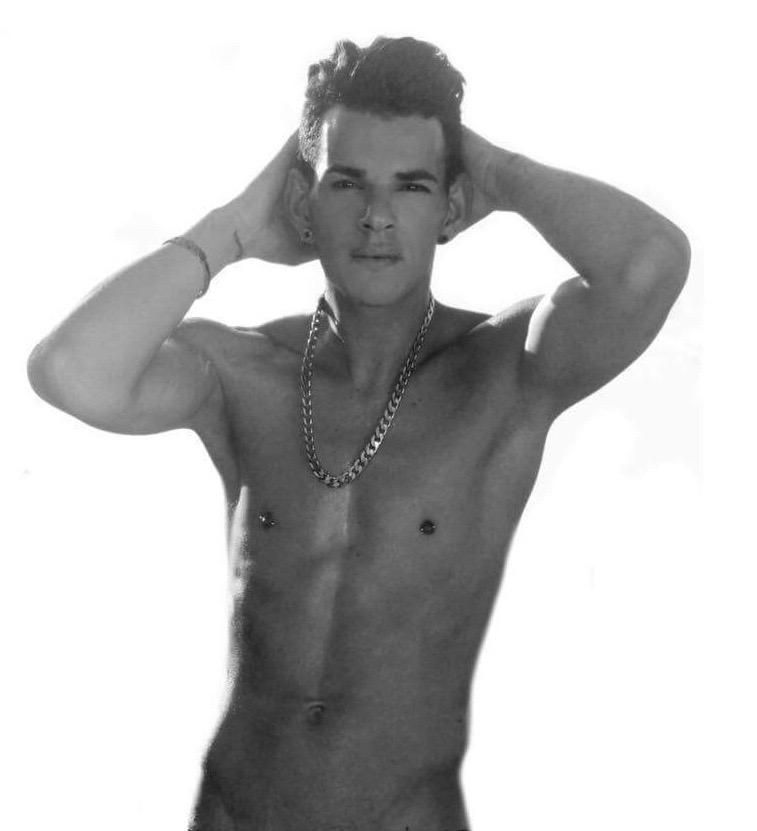 Chico busca chica en Sevilla: 