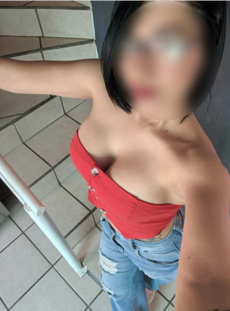 614318398: Chica busca chico en Almería