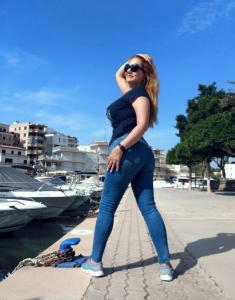 687563911: Chica busca chico en Ibiza