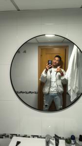 647677607: Chico busca chica en Málaga