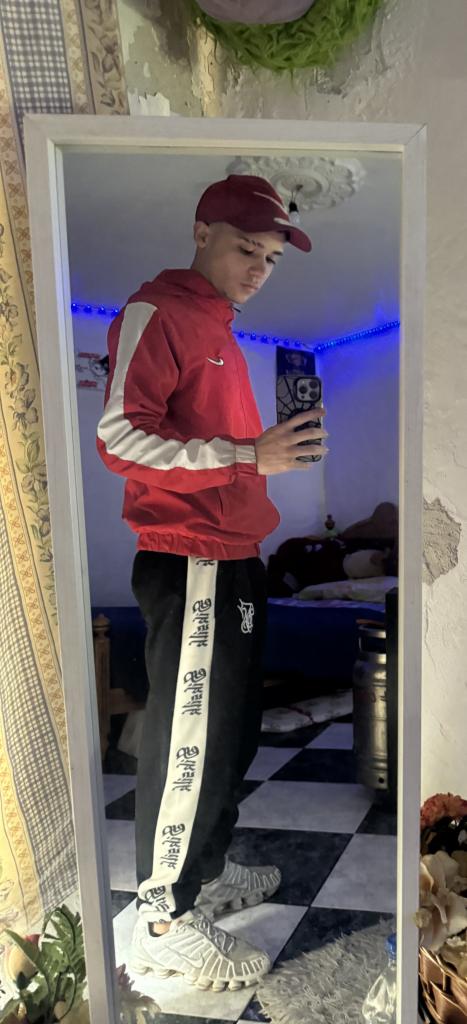 614971785: Chico busca chica en Málaga