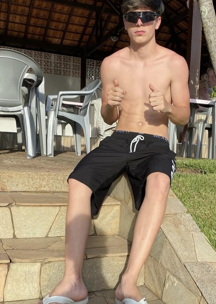 643014450: Chico busca chica en La Coruña