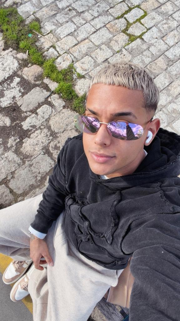 Chico busca chica en Sevilla: 