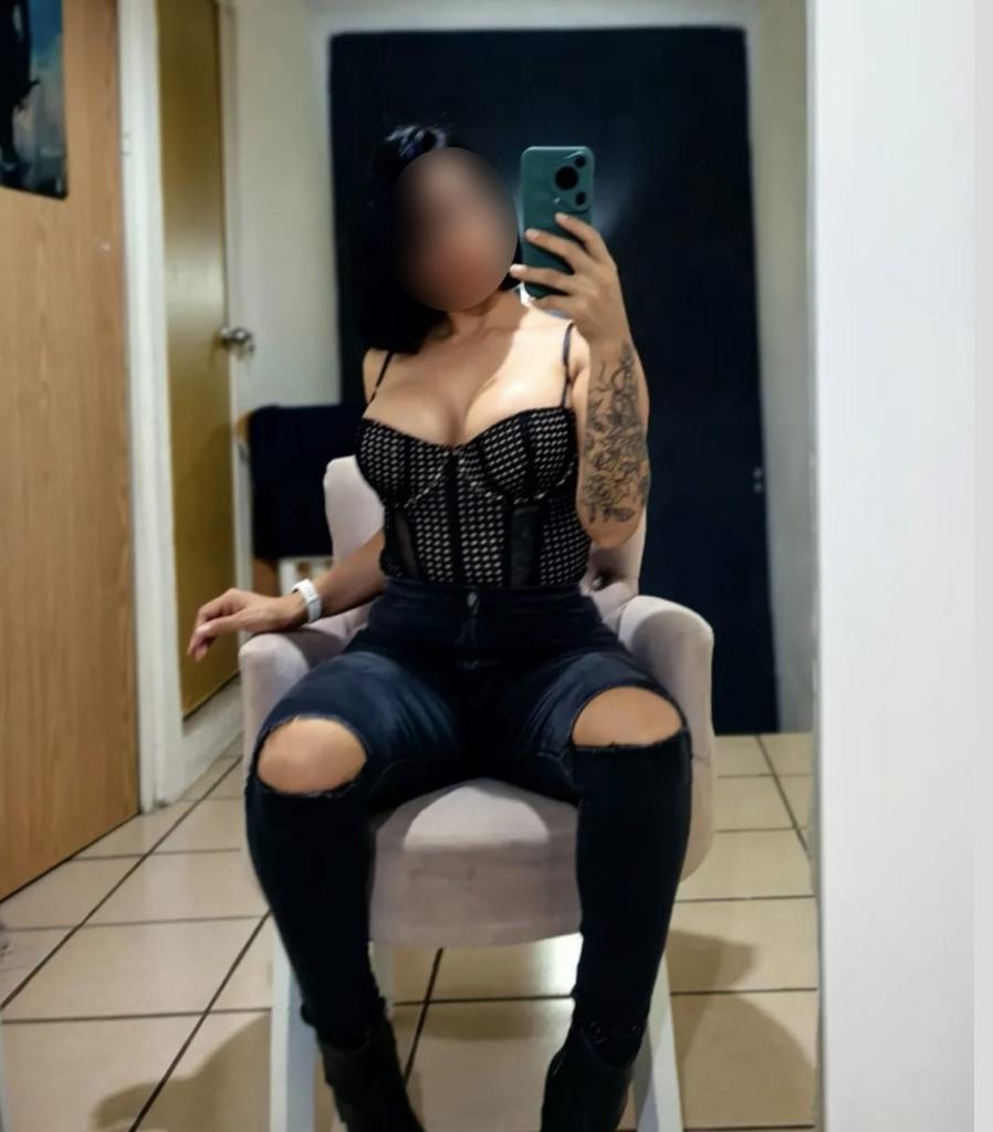 614318398: Chica busca chico en Almería