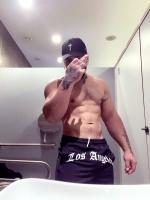 698133722: Chico busca chica en Barcelona