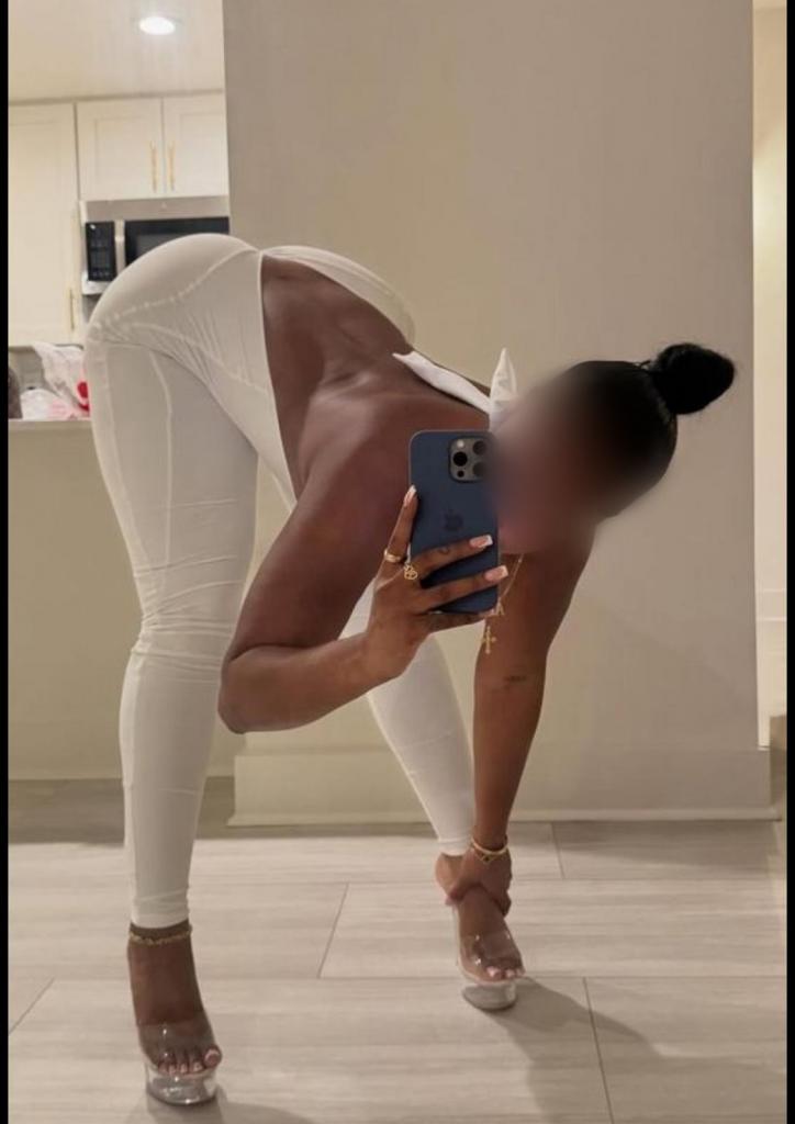 613233712: Chica busca chico en Barcelona