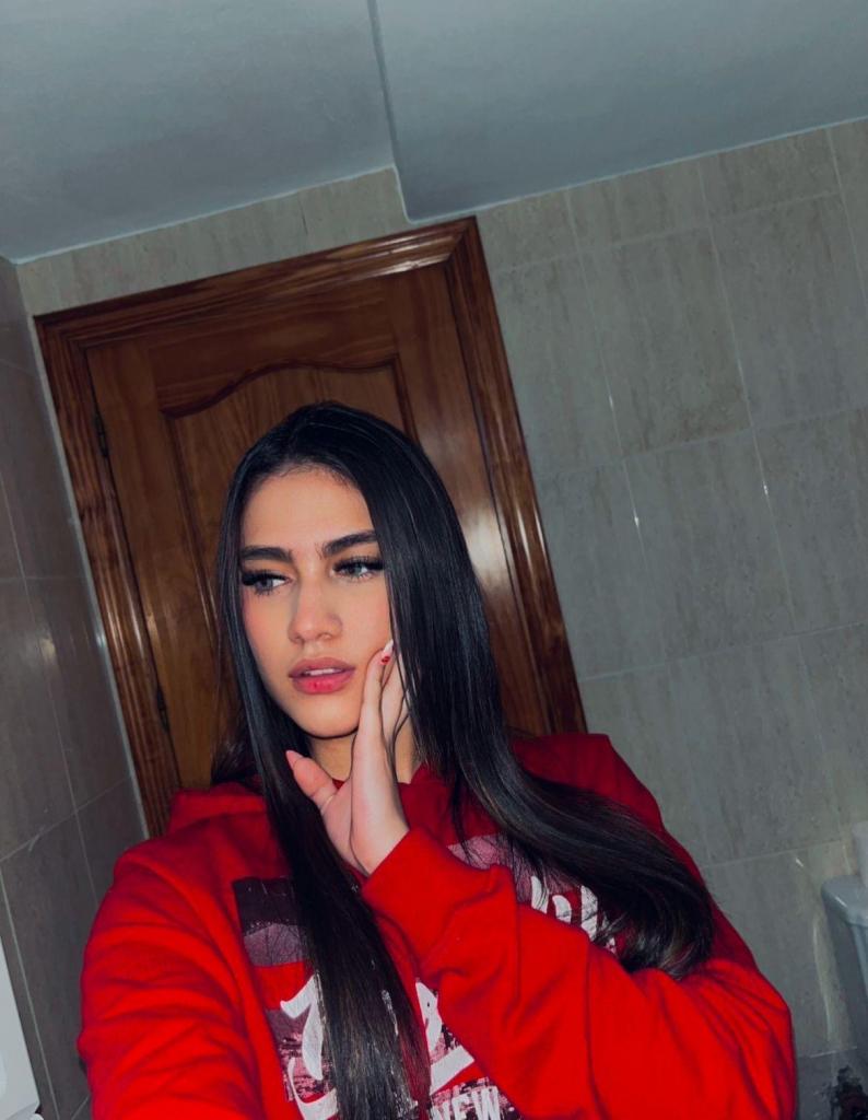 637731615: Chica busca chico en Barcelona