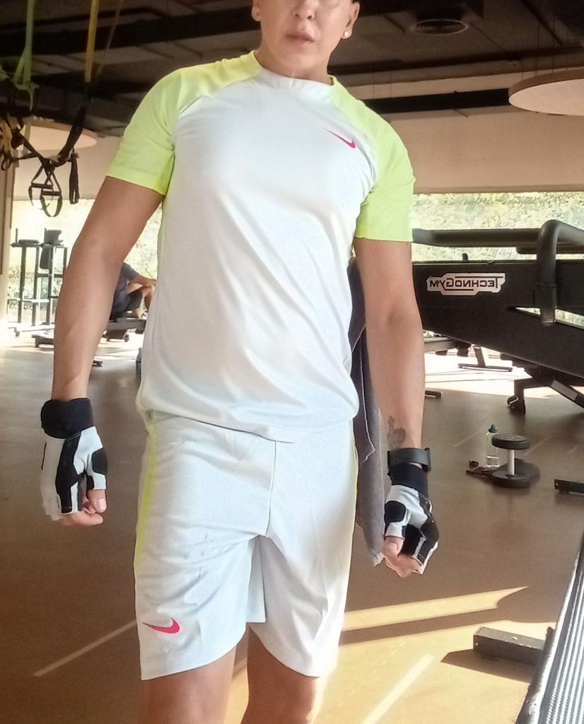 Chico busca chica en Sevilla: 