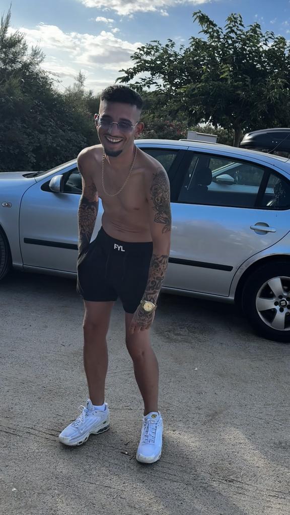 618794260: Chico busca chica en Barcelona