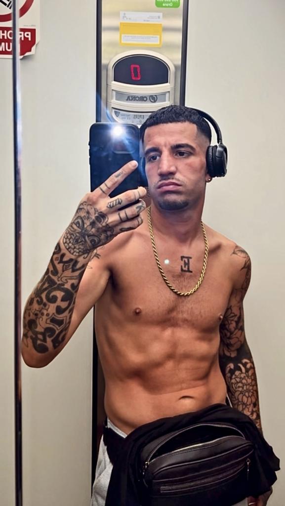 618794260: Chico busca chica en Barcelona