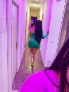614669845: Chica busca chico en Barcelona