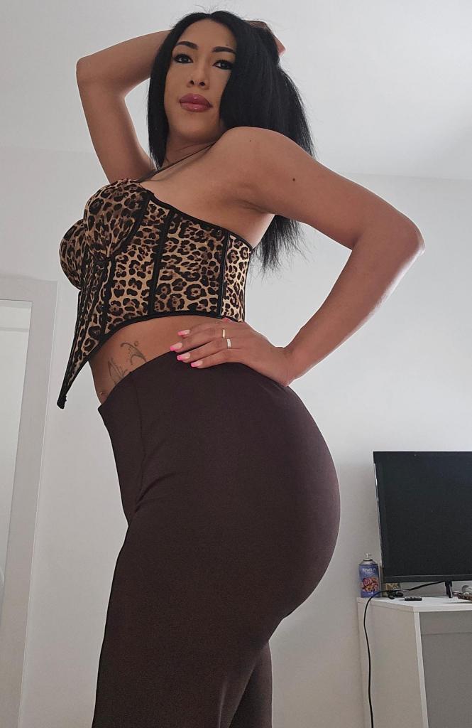 614877842: Travesti en Valencia