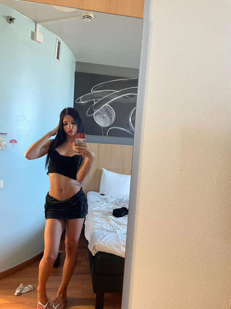 615796780: Travesti en Barcelona